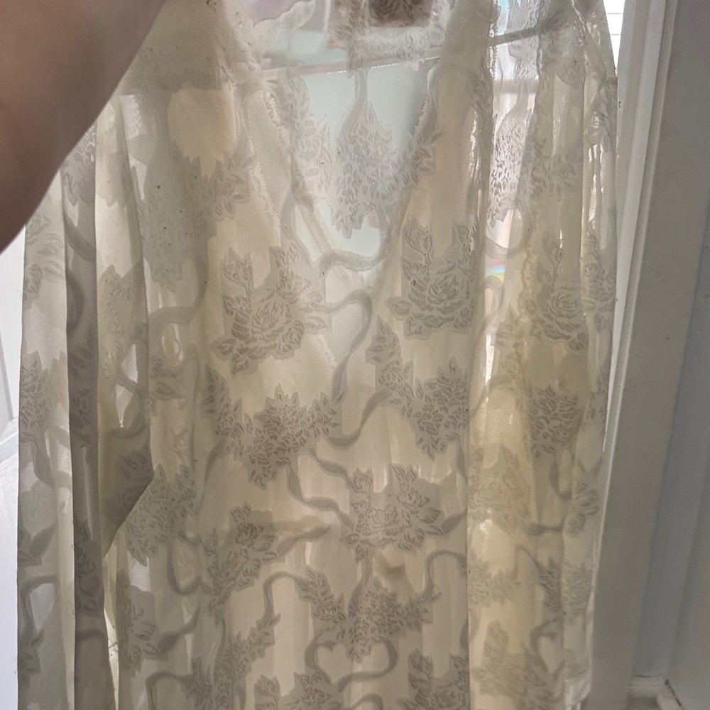 Vintage gold label Victoria’s Secret floral Cream Lace Robe and Nightgown Set - Picture 8 of 9
